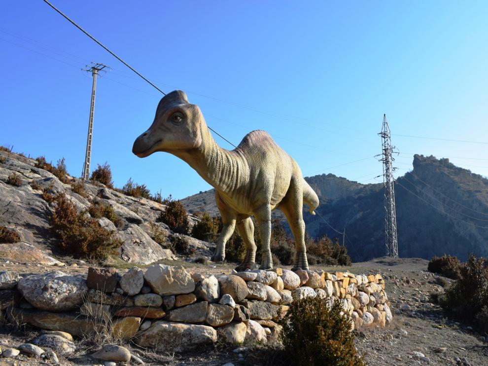 Reproducción de un dinosaurio en las afueras de Arén.