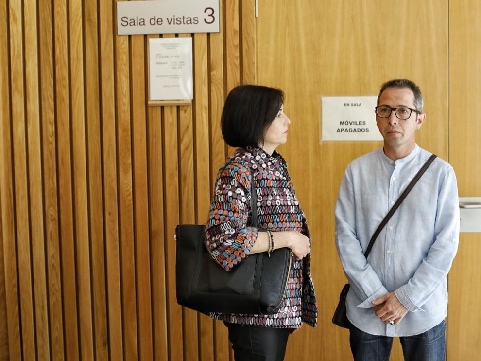 El acusado, Francisco Canela Grima, momentos antes de comenzar el juicio en la Audiencia de Zaragoza.