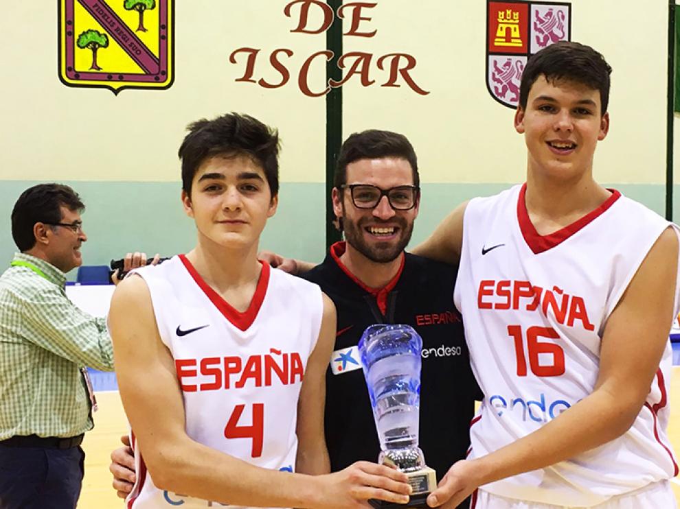 Pradilla, García y Gonzalo, campeones del Torneo de Íscar con la U16 Pradilla, García y Gonzalo, campeones del Torneo de Íscar con la U16