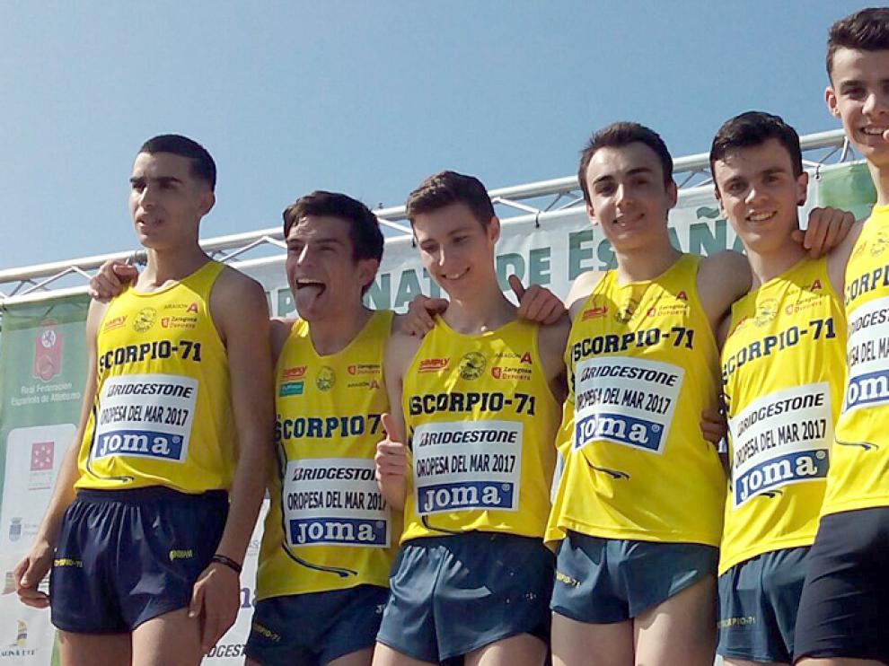 Equipo júnior masculino de Simply-Scorpio 71, bronce en el nacional de cross