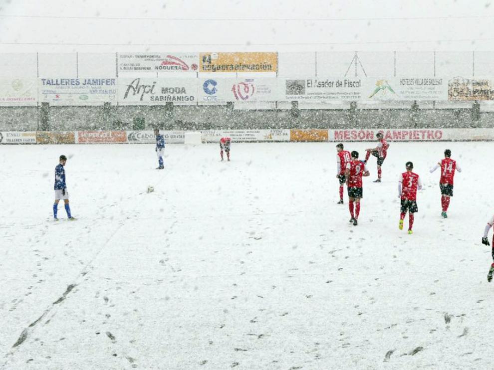 Una intensa nevada obligó a suspende el Sabiñanigo-Utebo de la jornada 24