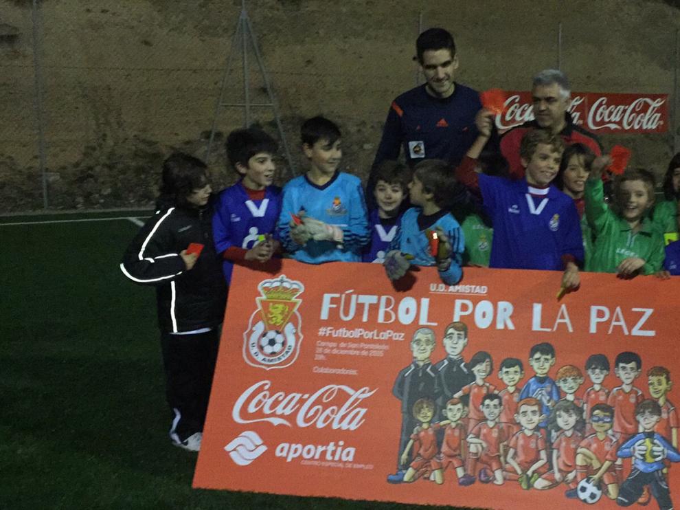 Participantes de la edición de 2015 del Fútbol por la Paz del Amistad.