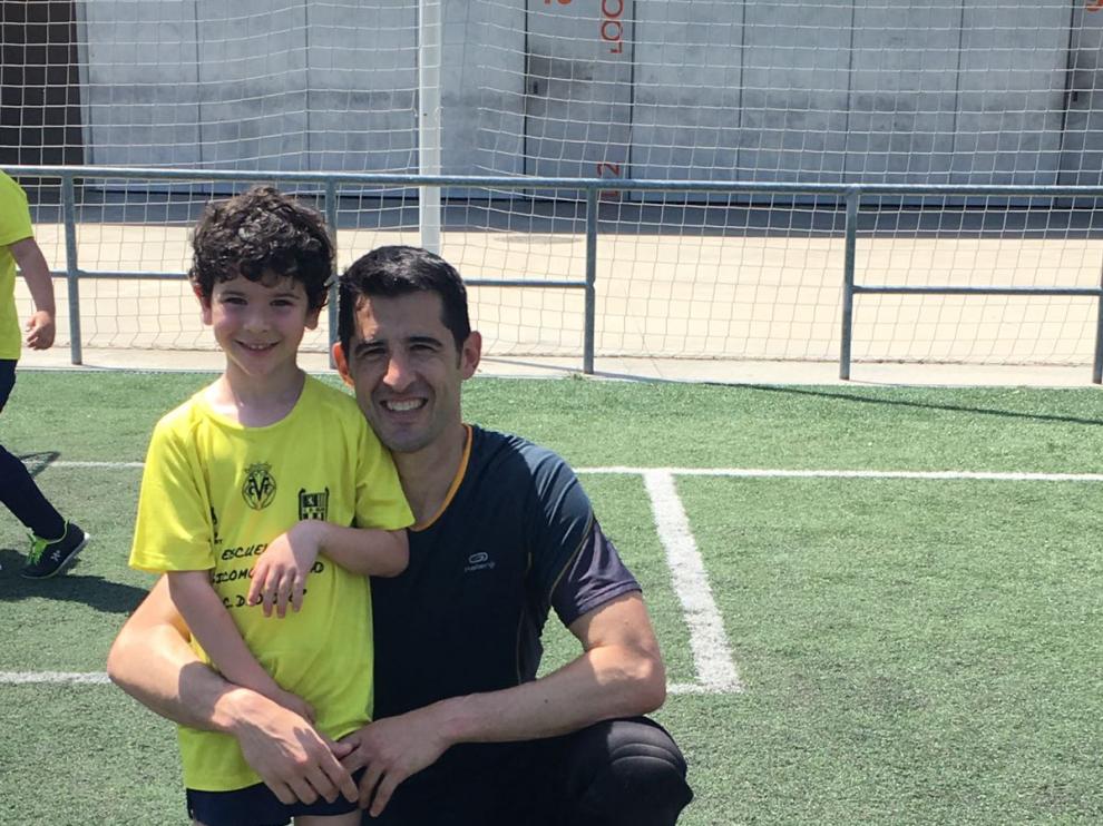 Edu Navarro, junto a su hijo Marcos.