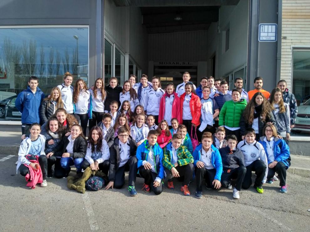 Integrantes de los cuatro equipos de voleibol del CD Las Viñas que compiten en la IV Copa de España
