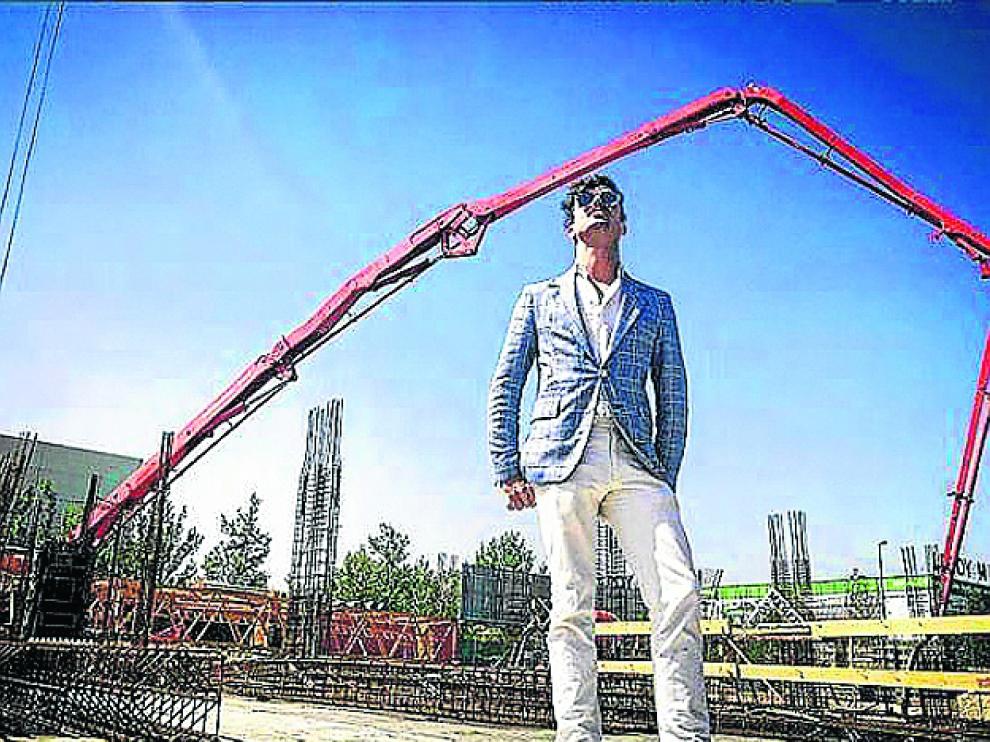 Aldo Comas en las obras del "túnel del viento".