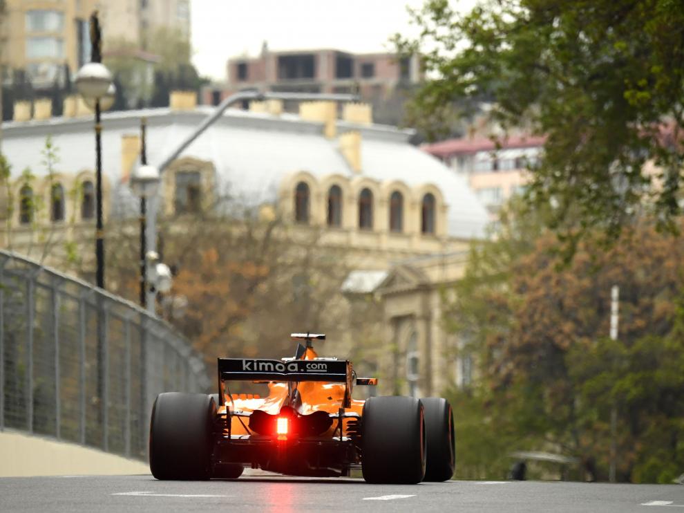 Fernando Alonso durante los entrenamientos del Gran Premio de Azerbaiyán.