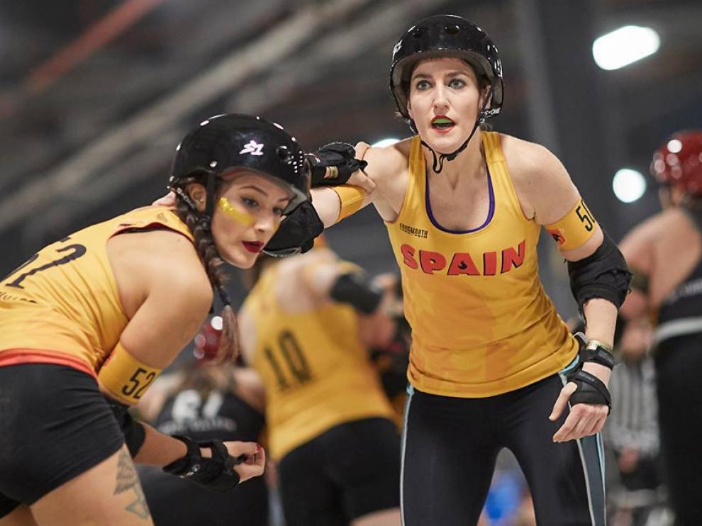 La oscense Marta Rodrigo durante un partido con la selección española femenina de roller derby.