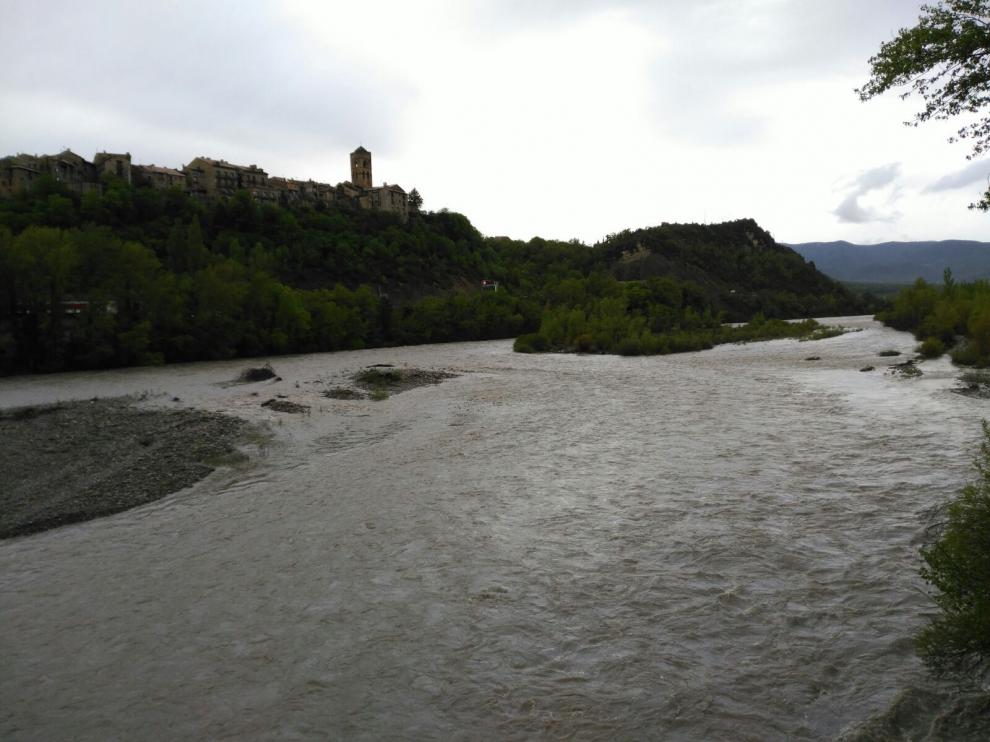 Imagen de archivo del río Cinca a su paso por Aínsa.