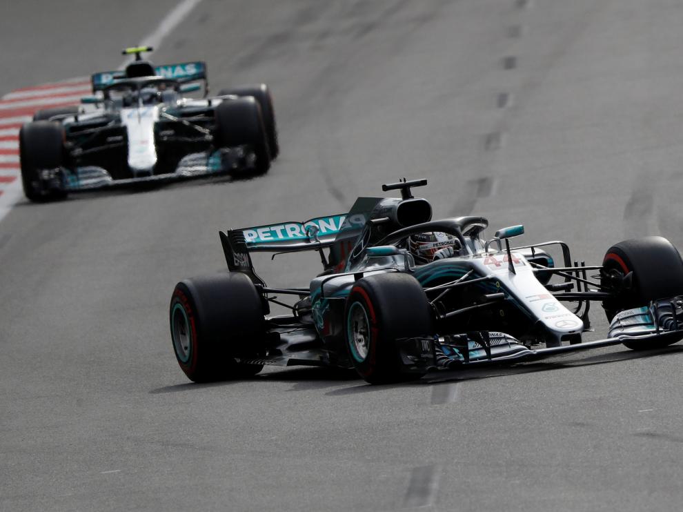 Hamilton durante el transcurso del GP de Azerbaiyán.