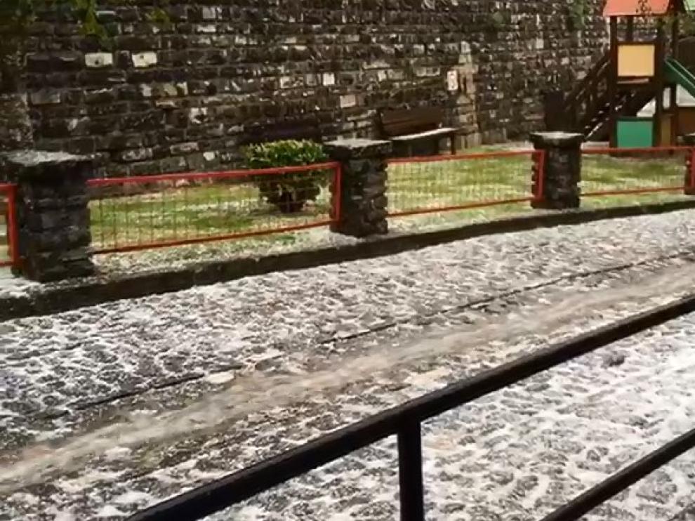 Granizo en Ansó.