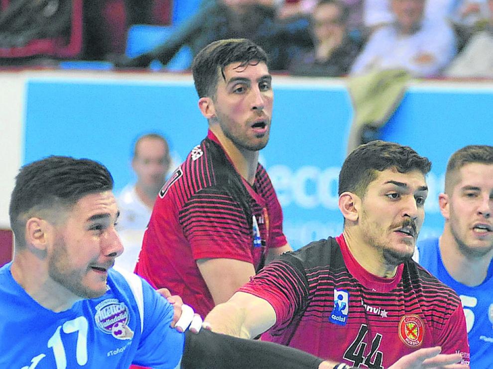 Zungri, y tras él Bonanno, en una acción defensiva este sábado.