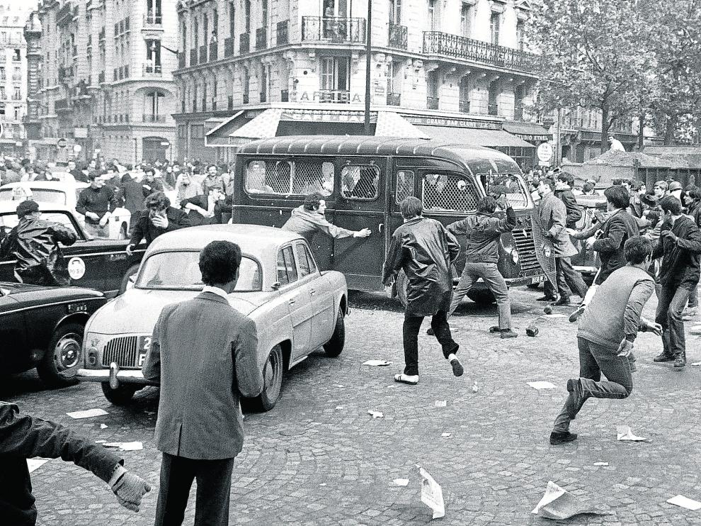 Enfrentamientos, el 2 de mayo, en el Boulevard Saint Germain