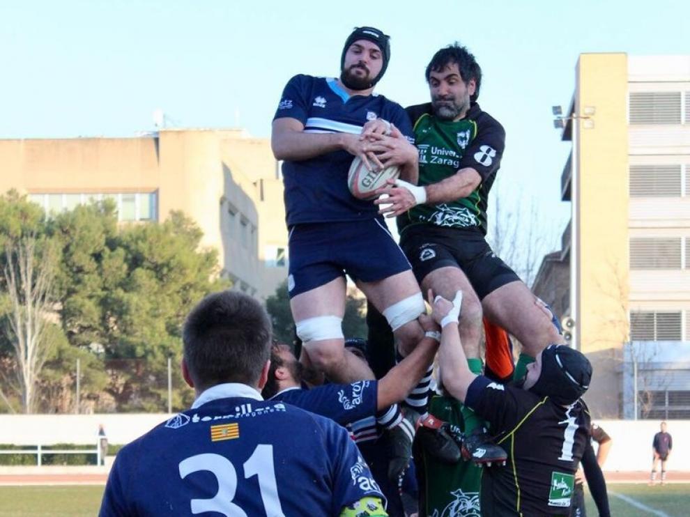 El Unizar superó al Fénix en la Liga Aragonesa.