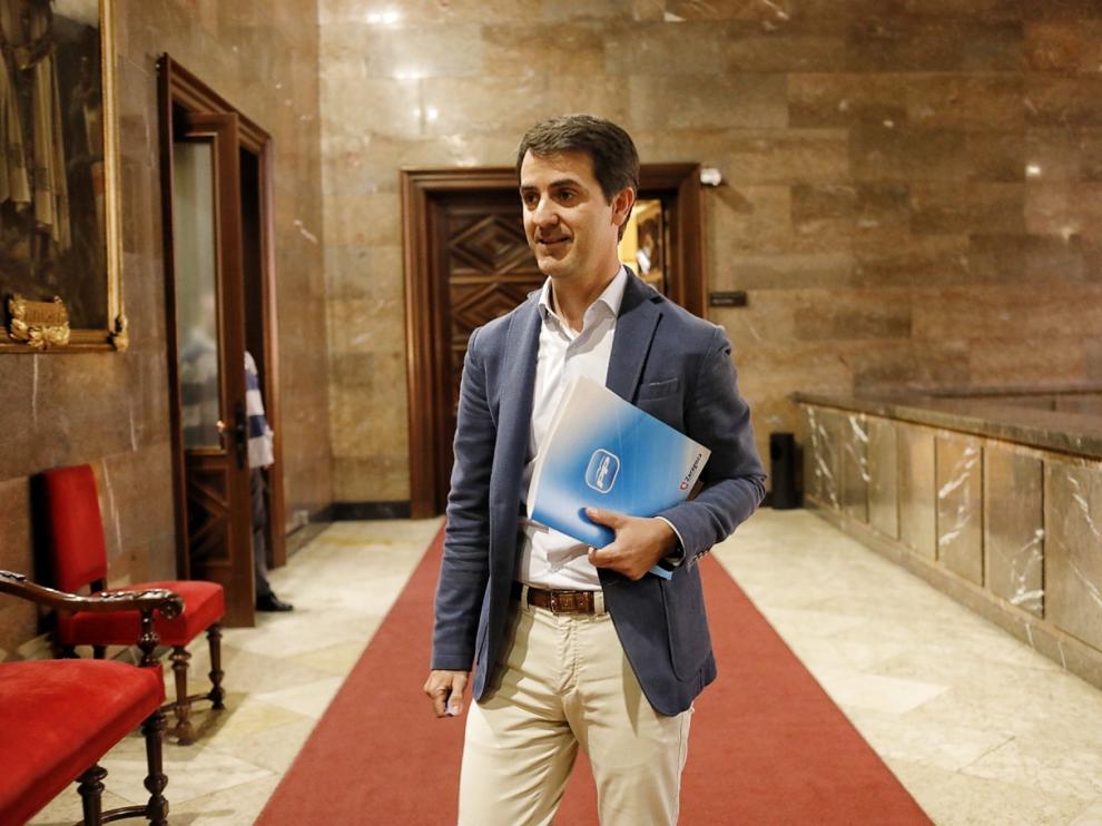 Pedro Navarro, este lunes, antes de su comparecencia en el Ayuntamiento de Zaragoza.