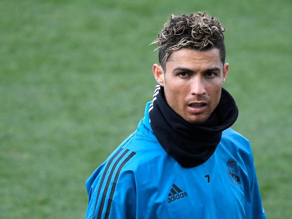 Cristiano Ronaldo, durante el entrenamiento de este lunes.