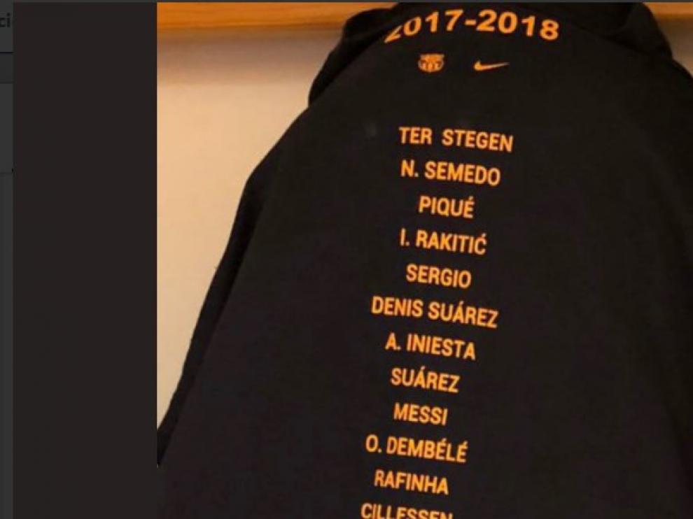 Un detalle de la camiseta conmemorativa.