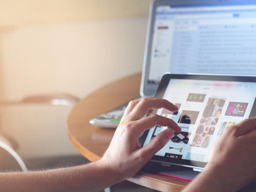 Se recomienda vigilar los contenidos de los dispositivos tecnológicos.