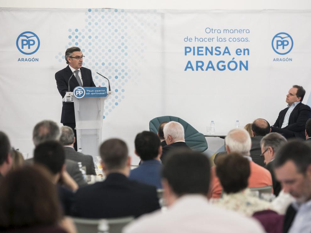 Luis María Beamonte y Daniel Lacalle, este miércoles, durante la presentación del modelo fiscal del Partido Popular.