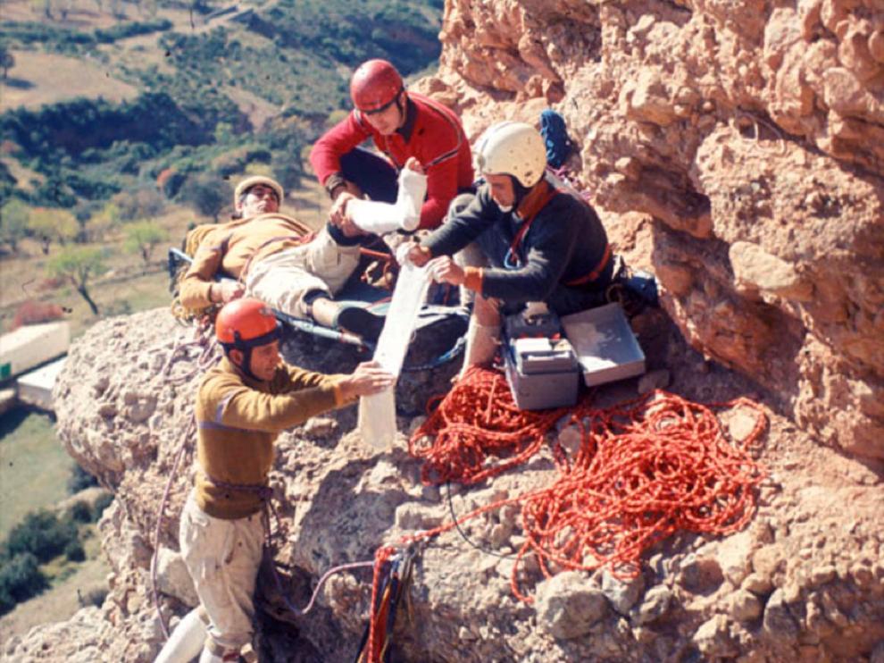 José Ramón Morandeira en un rescate en Riglos en 1966.