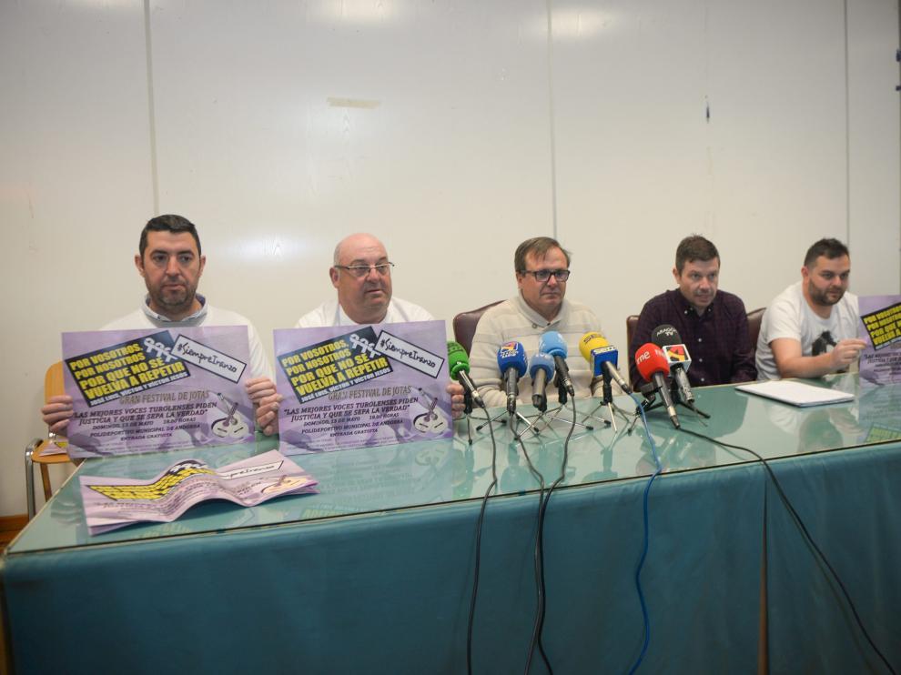 Rueda de prensa de los amigos de Iranzo sobre el festival de jotas.