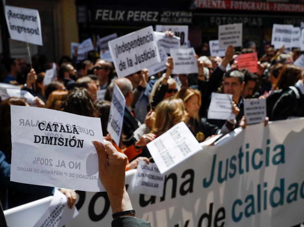 Imagen de la protesta de este viernes a las puertas del Ministerio de Justicia.