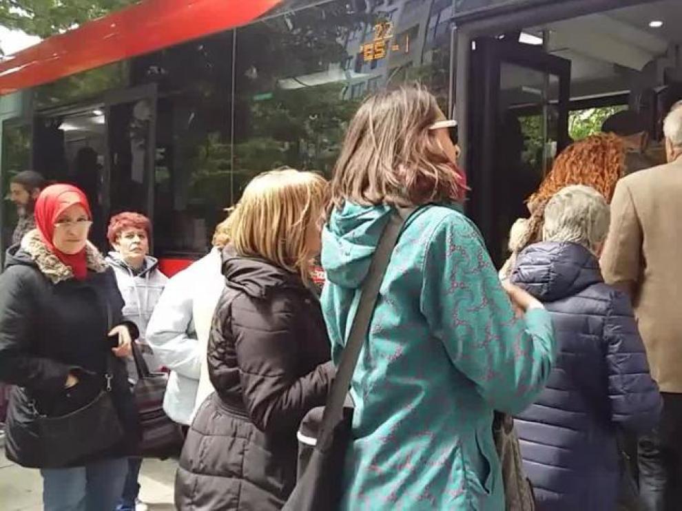 Esperas de media hora en una nueva jornada de huelga de los autobuses de Zaragoza