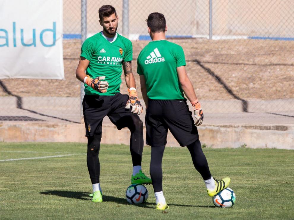 Ratón, junto al filial Paisa (de espaldas), en un entrenamiento del primer equipo.