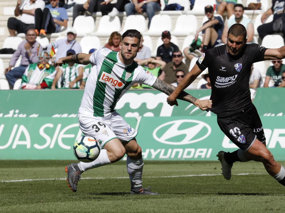 El Huesca suma un cuarto triunfo consecutivo y se sitúa líder