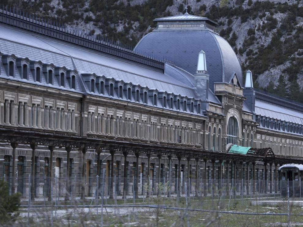 Fachada de la estación de ferrocarril de Canfranc.