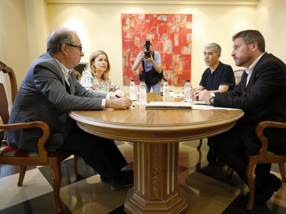 Reunión celebrada este martes entre PSOE y CHA por la rebaja fiscal de Sucesiones.