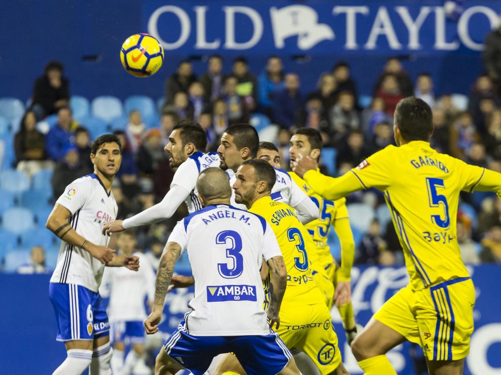 El Real Zaragoza tratará de vengar la derrota por 0-2 frente al Cádiz en la primera vuelta.