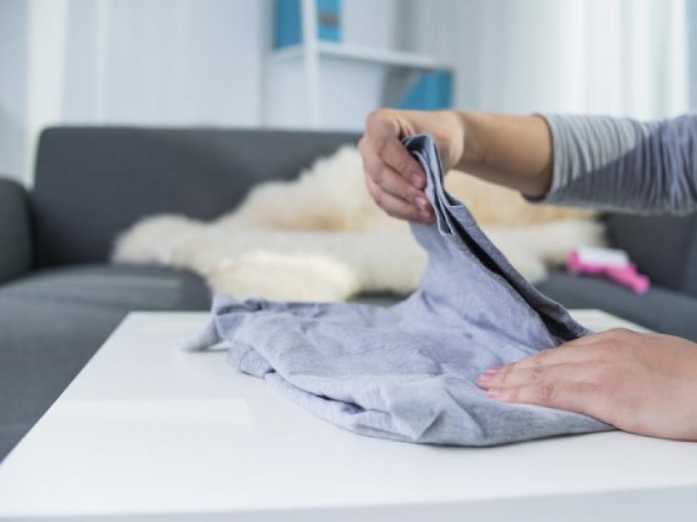 Guardar la ropa de forma vertical permite ver de un vistazo la ropa que hay en el cajón.