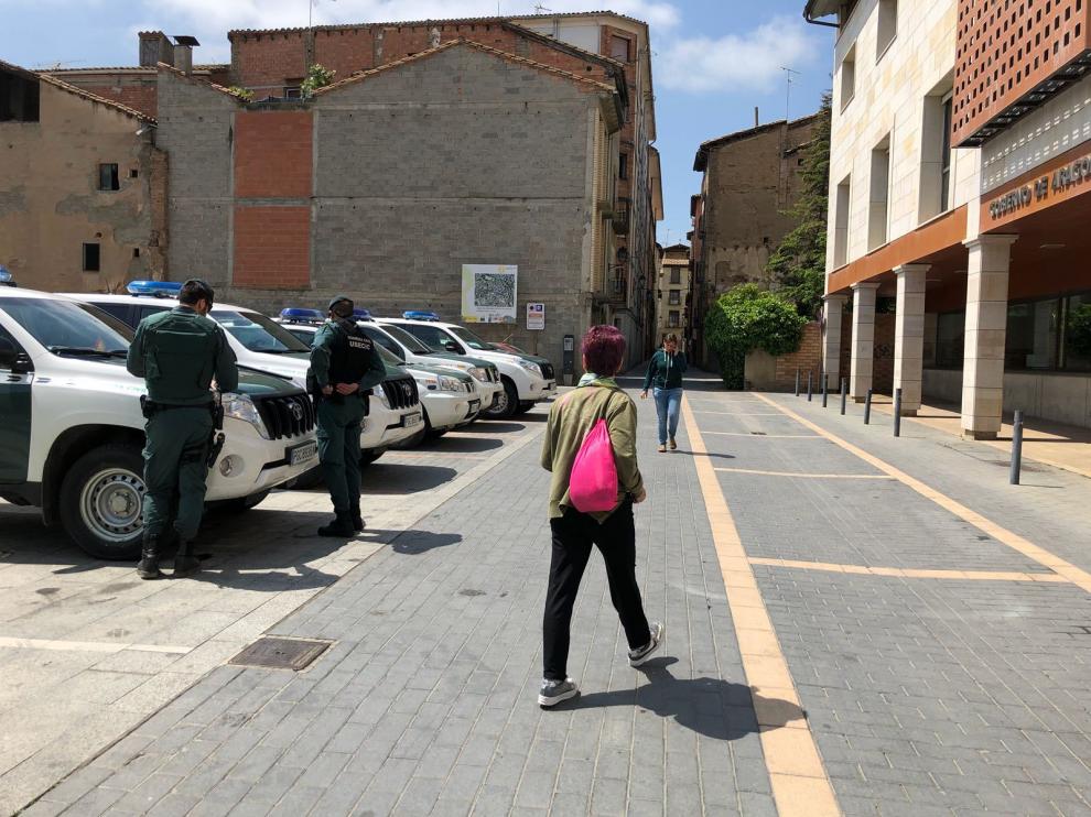 La Guardia Civil ha desplegado un amplio operativo en Barbastro