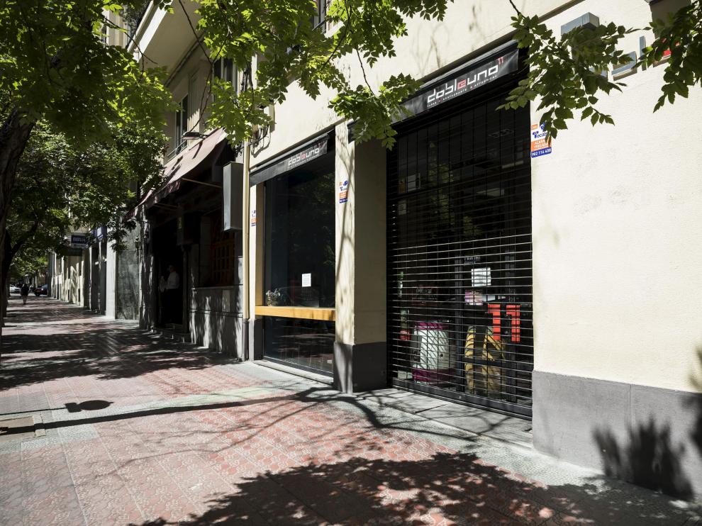 La calle de Costa concentra un gran número de locales que funcionan desde primera hora del día hasta la noche.