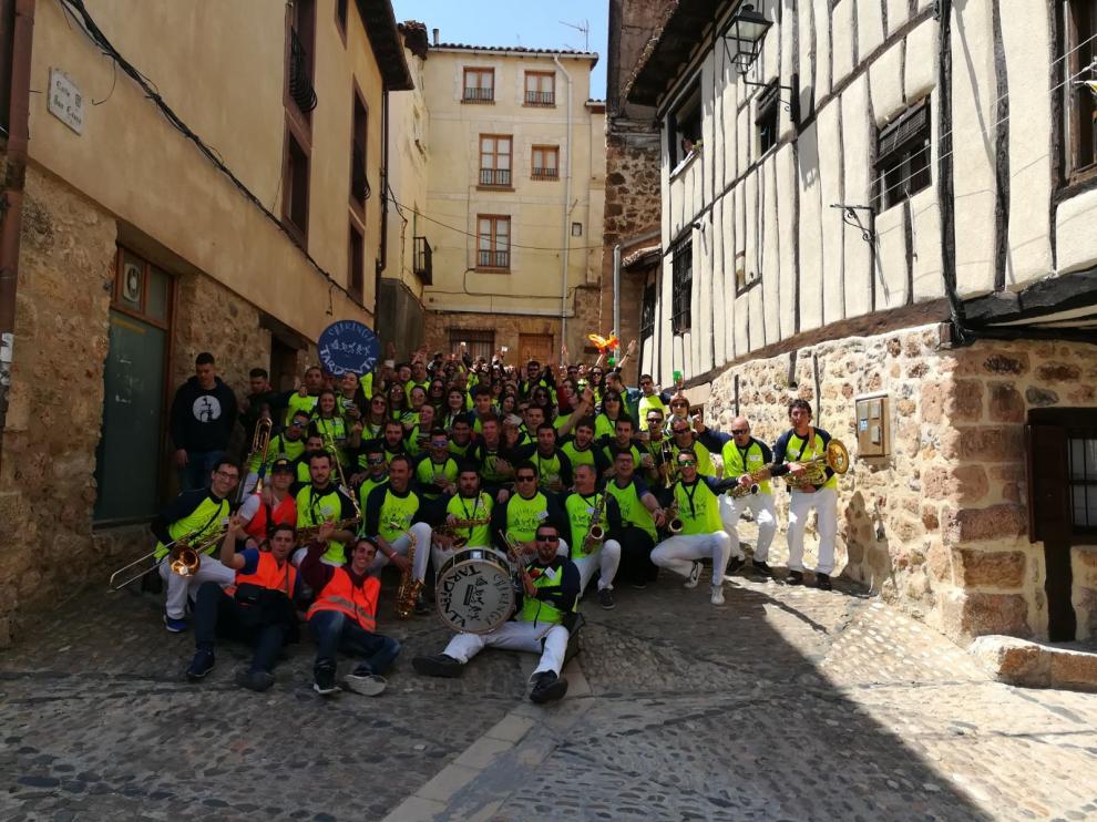 La formación viajó con amigos y familiares.