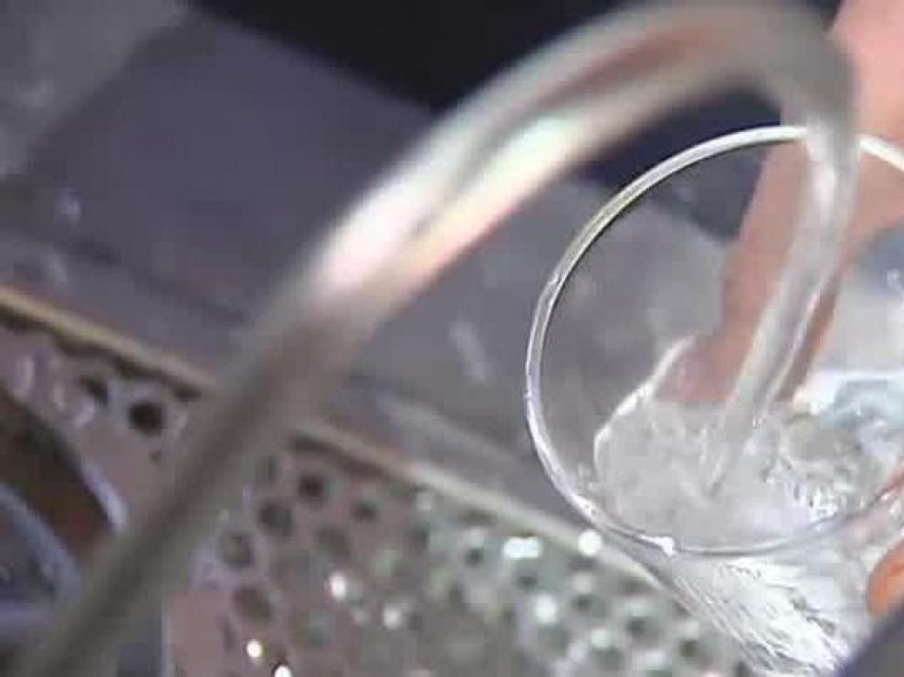 Indignación por cobrar el agua del grifo