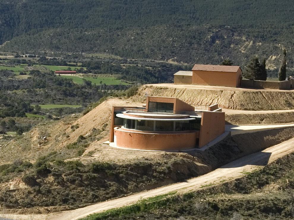 El centro Arcaz se sitúa en Riglos, en el entorno de los mallos.