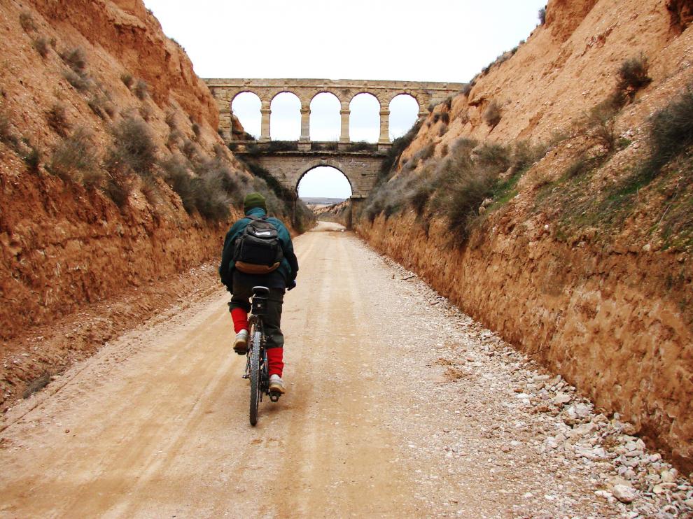 Más de 130 kilómetros unen La Puebla de Híjar con Tortosa a través de una vía verde.