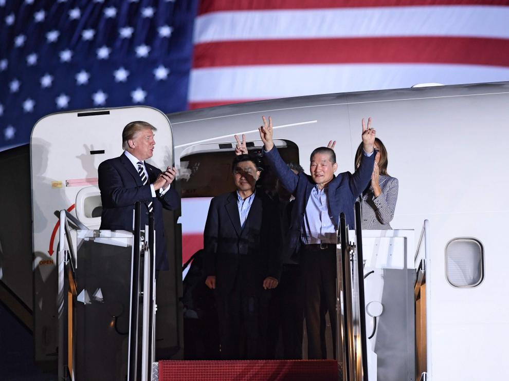 Donald Trump y Melania recibieron a los estadounidenses liberados por Corea del Norte.