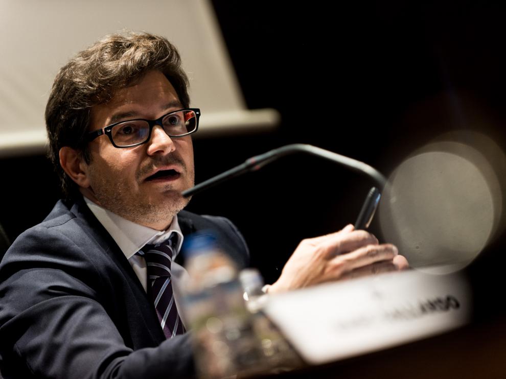 El abogado Marc Gallardo durante su ponencia en el Colegio de Abogados de Zaragoza.