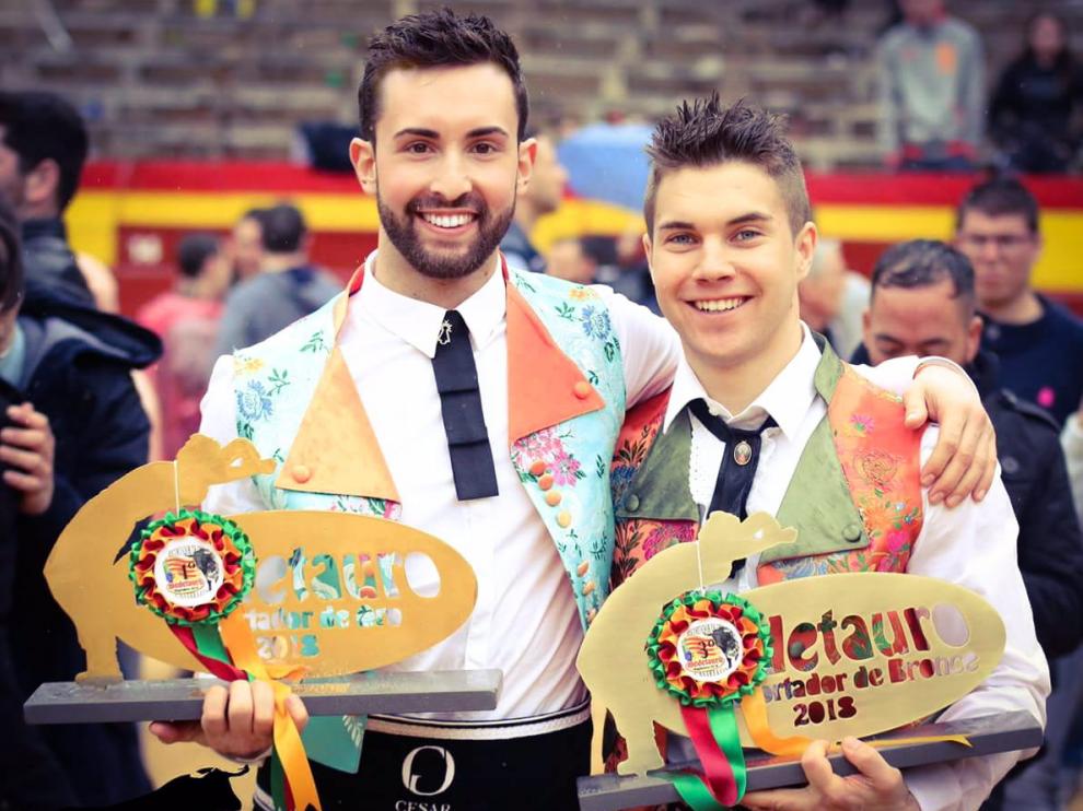 Grasa y Pitarque, posando en un concurso.