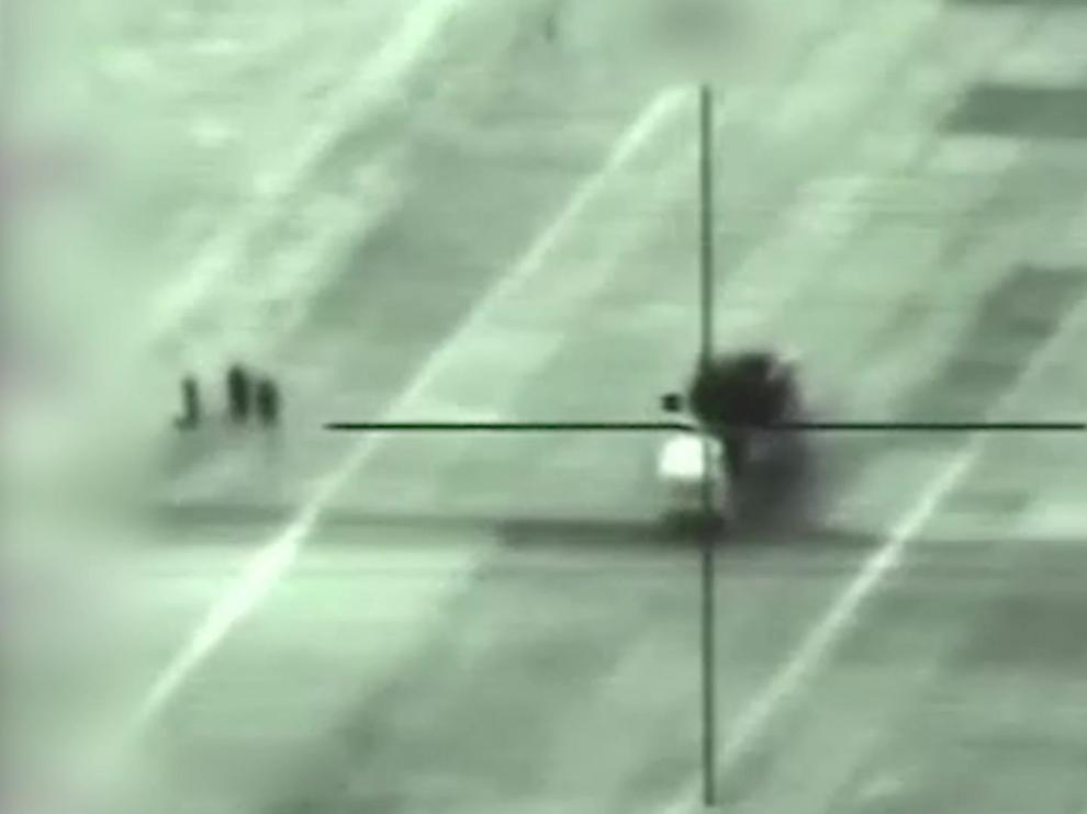 Un lanzamisiles sirio en el objetivo de mira durante un bombardeo israelí.