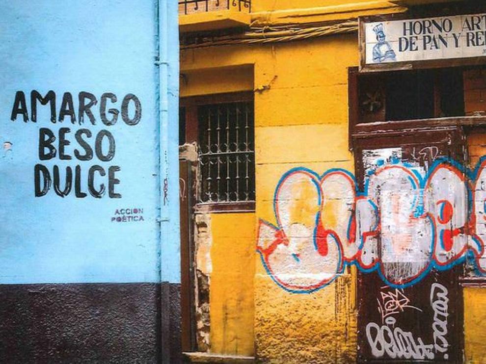 'Muros de besos' es el nuevo libro del autor zaragozano Rafael López Insausti, recientemente presentado en la capital aragonesa.