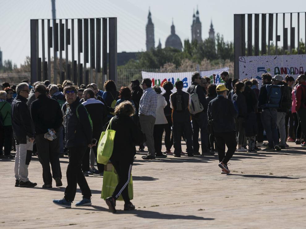 La marcha solidaria fue en parque del Agua.