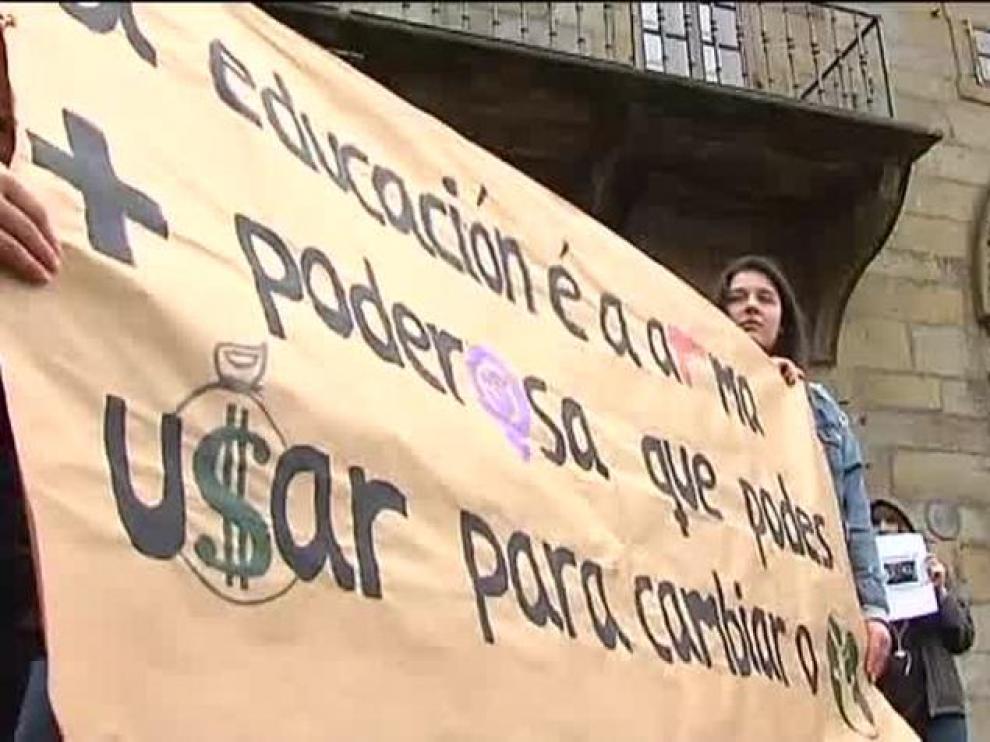 Estudiantes contra el profesor que defiende a 'la Manada': ¡Aquí no hay perdón, inhabilitación!