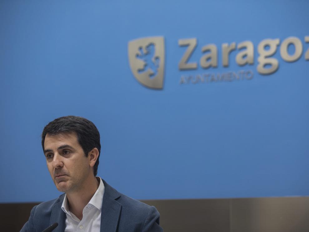 El concejal Pedro Navarro, en una comparecencia en el Ayuntamiento de Zaragoza.