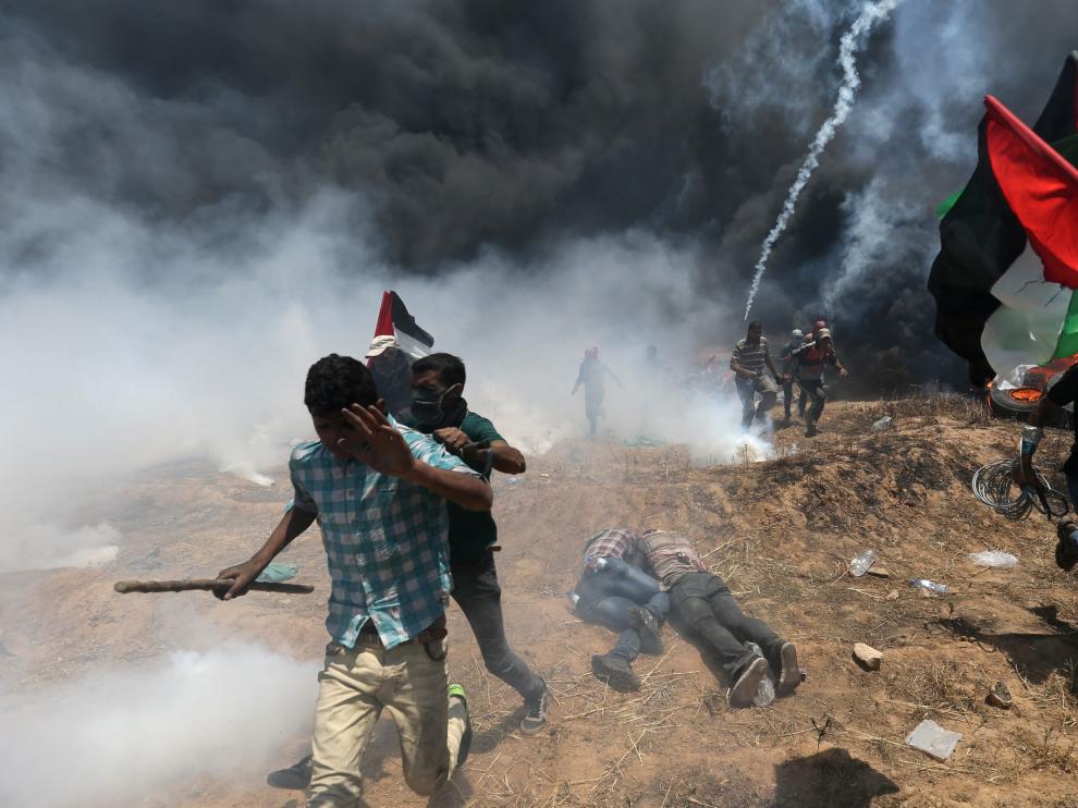 Manifestantes palestinos protestan contra el traslado de la embajada estadounidense y el 70º aniversario de la creación de Israel