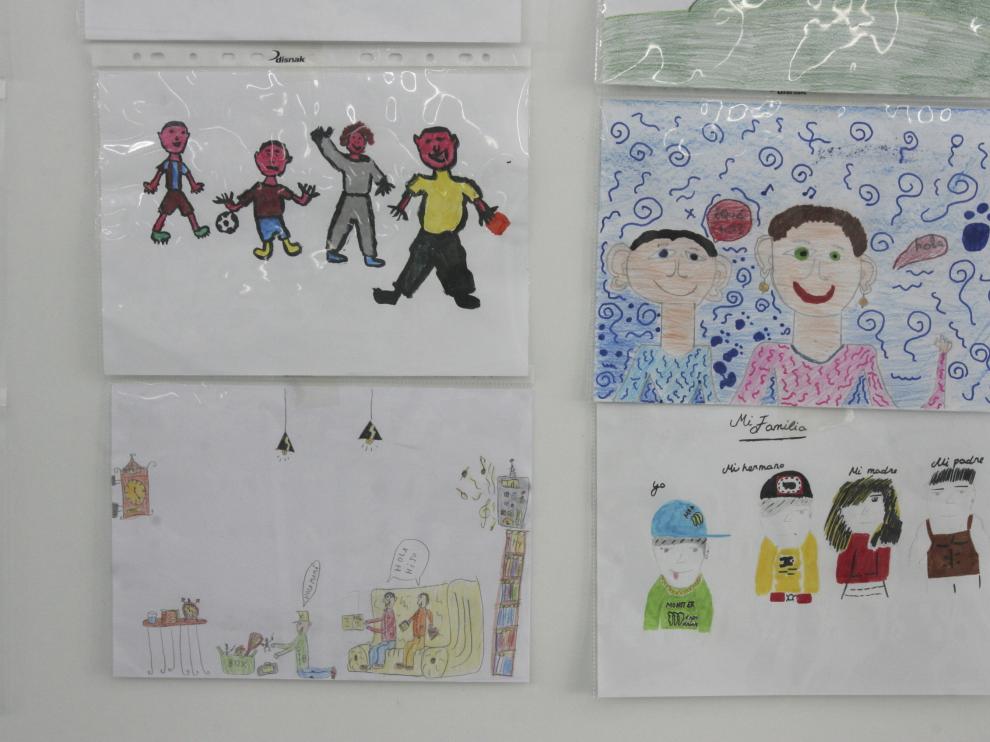 Imagen de archivo de dibujos escolares de niños oscenses con motivo del Día de la Familia.
