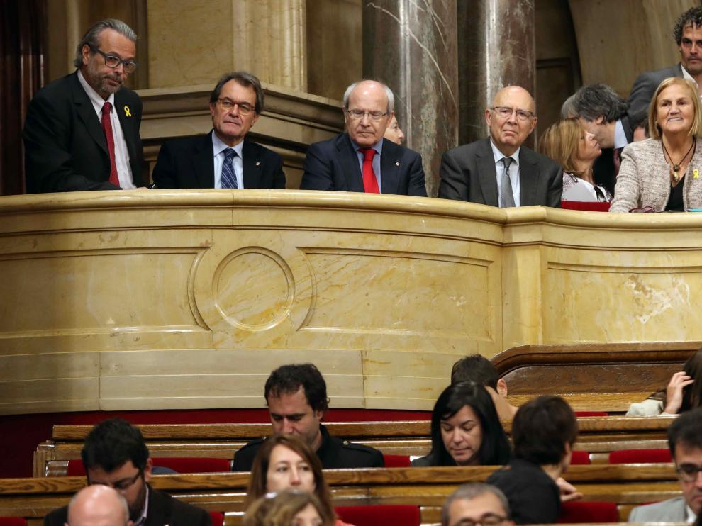 Mas, Montilla y familia de Torra, en la tribuna de invitados del Parlament