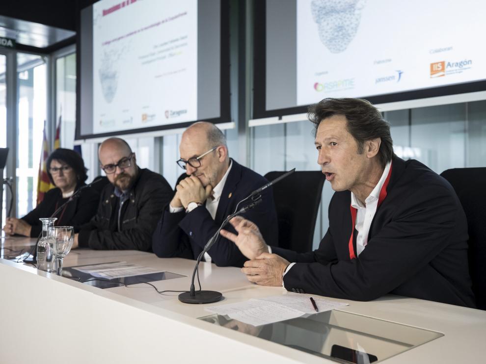 Ana López (Asapme), José Manuel Granada (Sanidad), Ángel Lanas (IIS) y Ramón Frexes (Janssen).